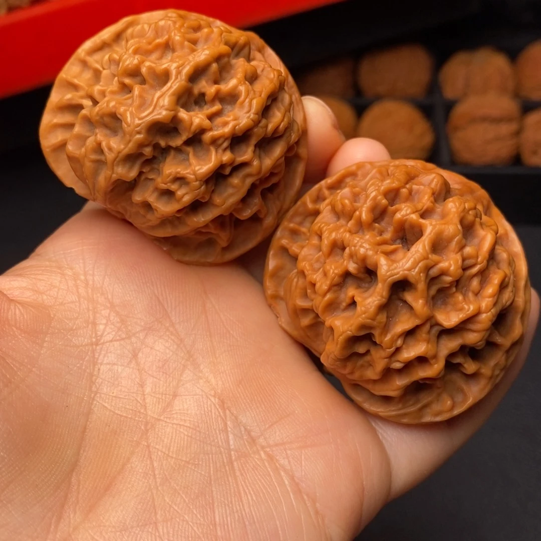 文玩核桃把件秦岭野生核桃