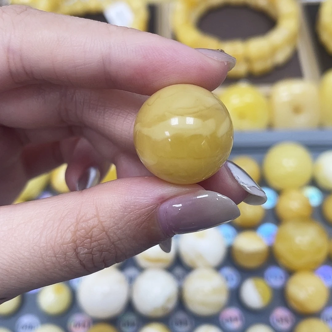 琥珀未镶嵌裸石19mm瑕 026