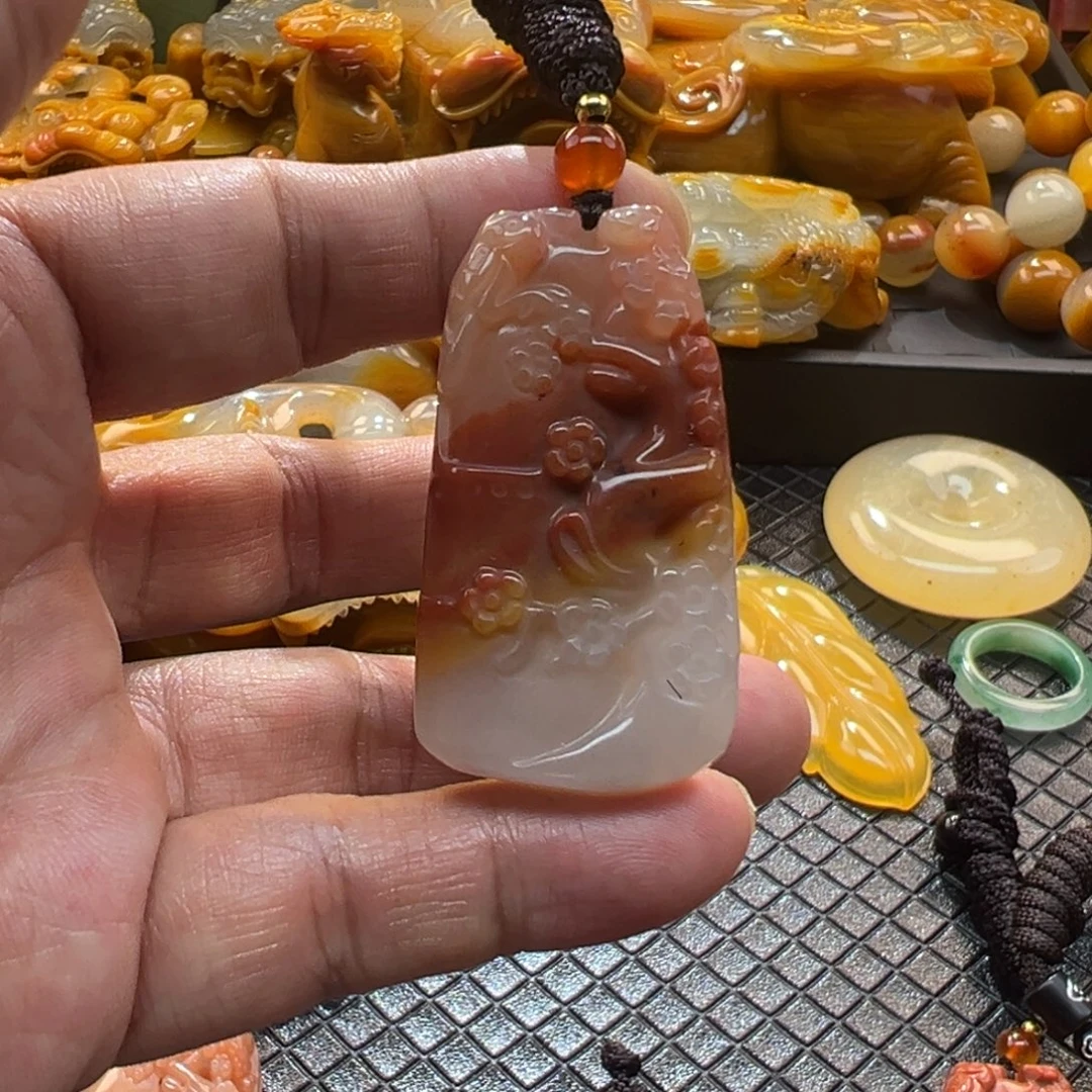颈饰未镶嵌石英质玉