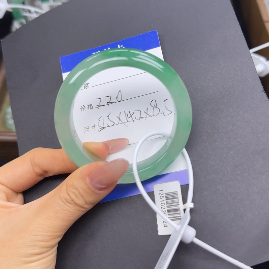 石英质玉（非洲翠）未镶嵌手镯