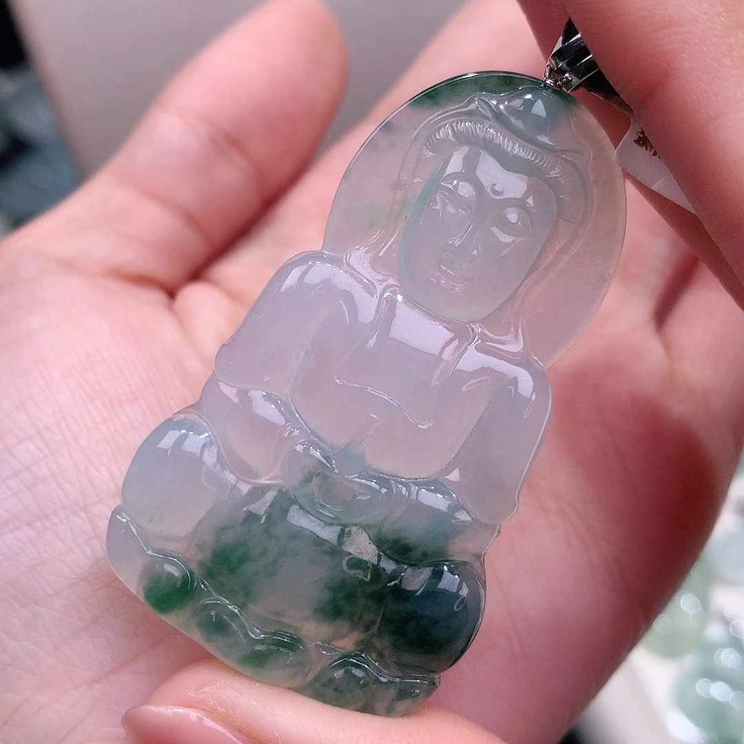 颈饰18K金镶嵌翡翠飘花观音