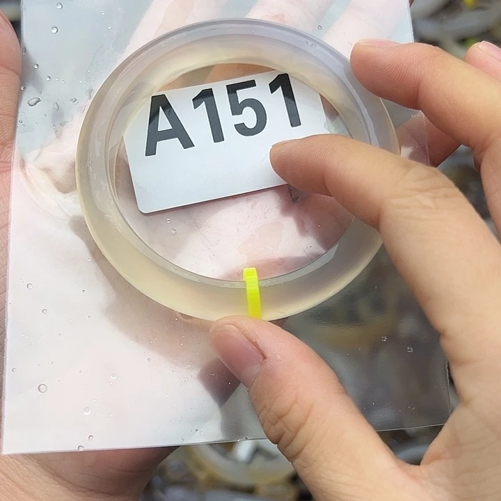 何***念玛瑙/玉髓未镶嵌手镯151