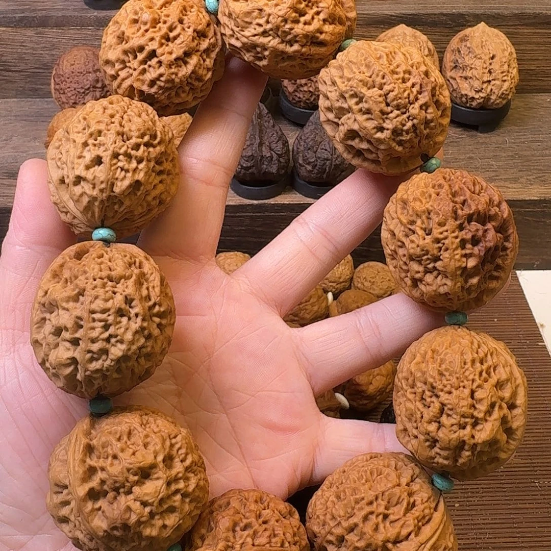 文玩核桃吊坠44龙纹绣球手持40尺寸