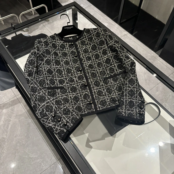 25年春装新款女装 法式拼黑边黑扣菱形格粗花外套-W061