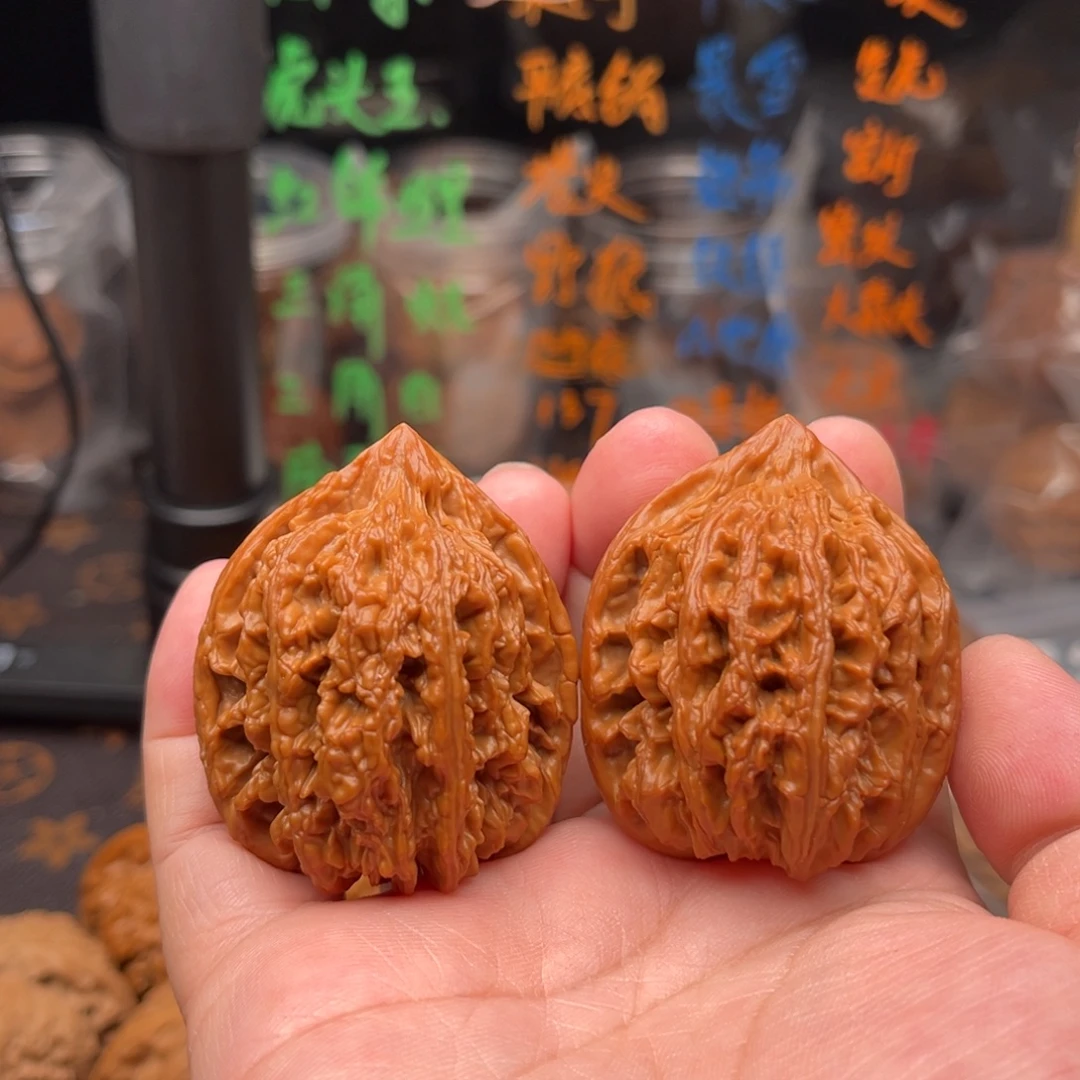 @****文玩核桃吊坠九龙筋