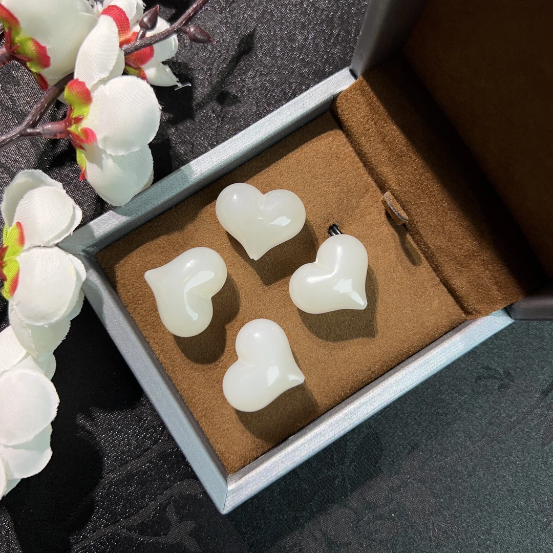 天然和田玉白晴屁桃吊坠SS-9787（多样性发货）