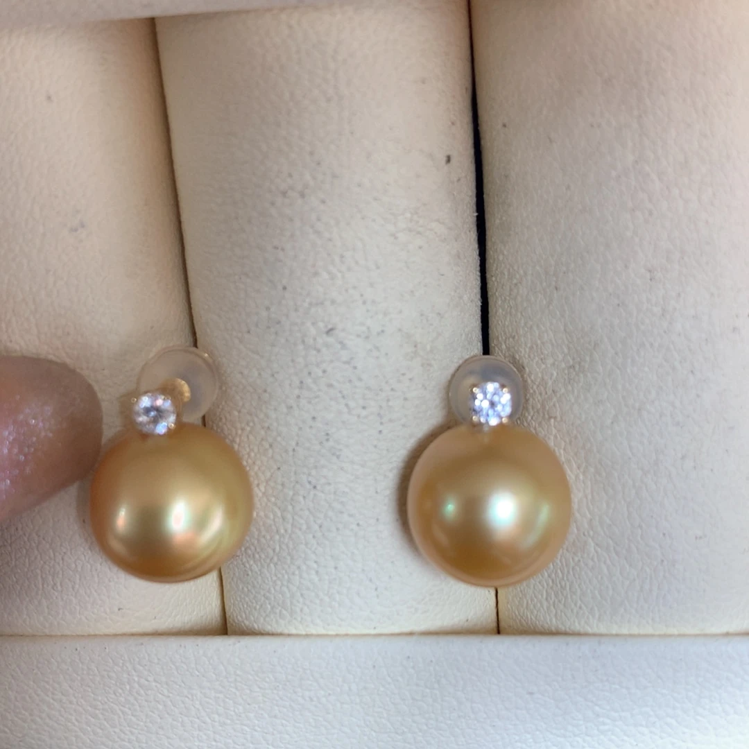 18K金镶嵌海水珍珠耳饰