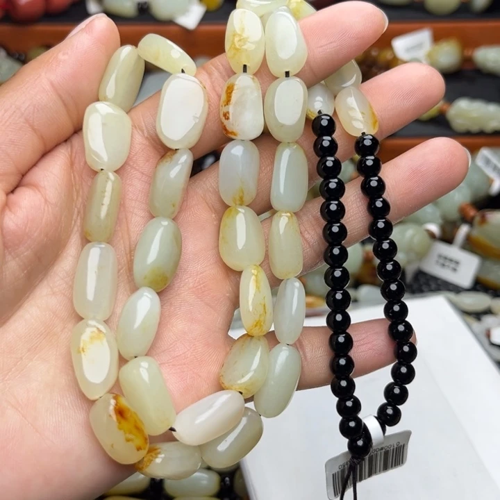 和田玉颈饰未镶嵌李*方