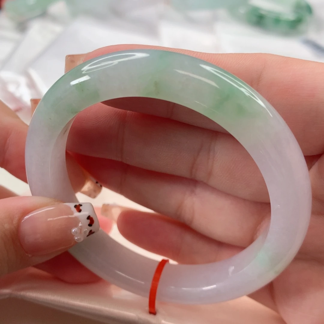 翡翠手镯未镶嵌53.6圈口冰飘绿花