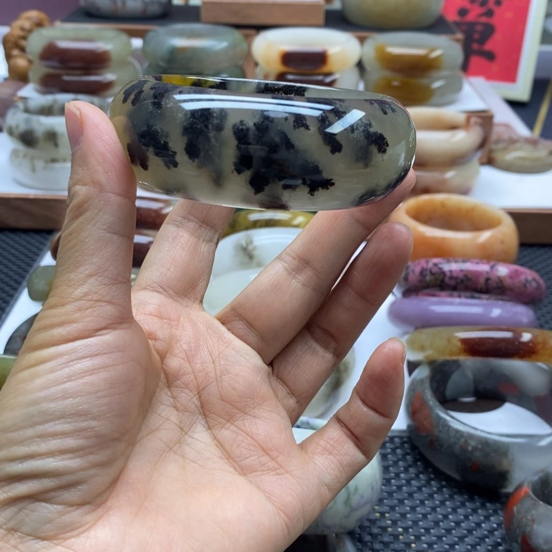 琳***️石英岩玉手镯未镶嵌