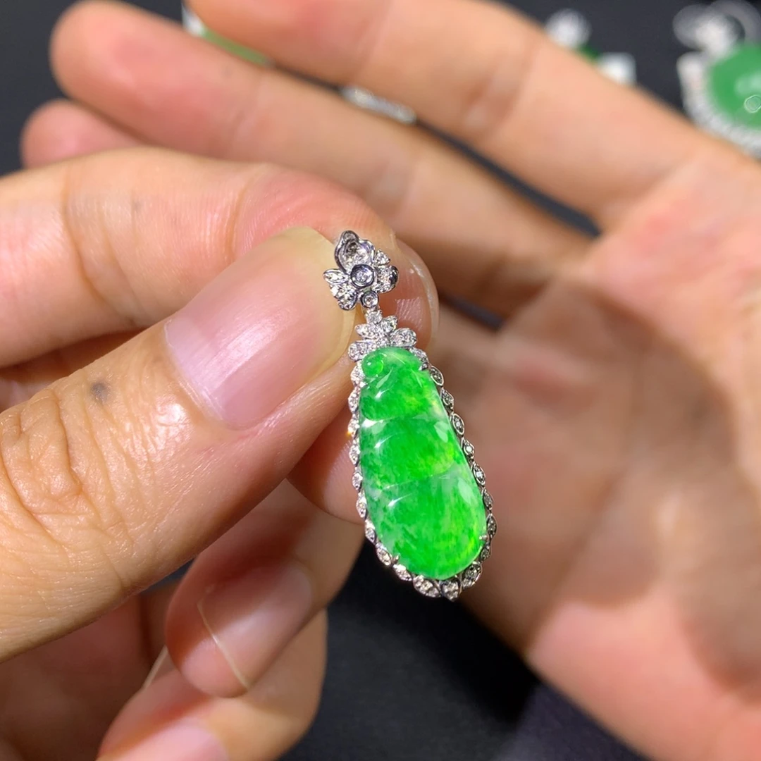 翡翠18K金镶嵌颈饰翡翠