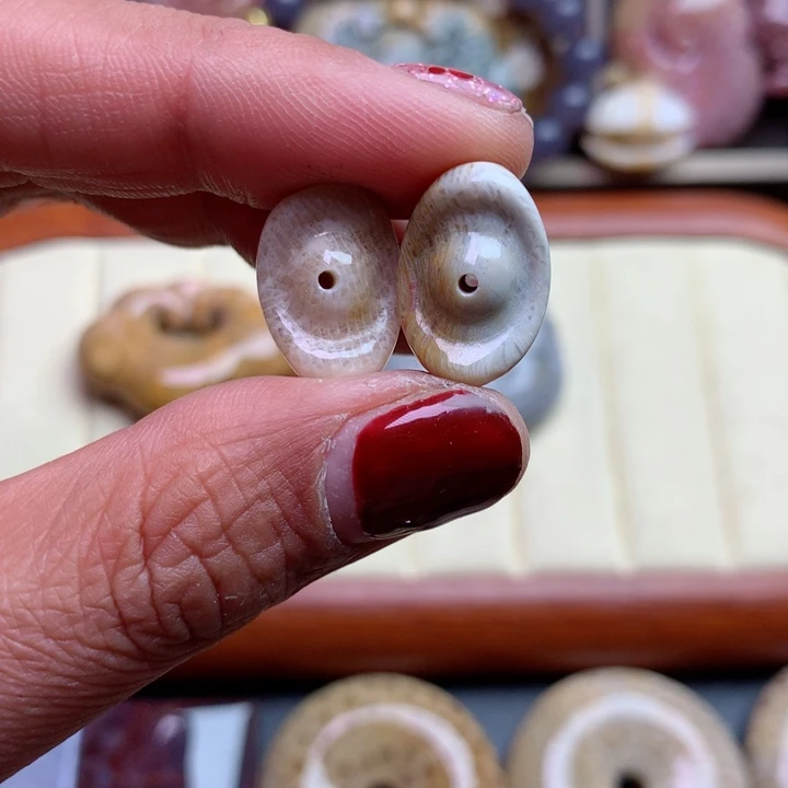 硅化珊瑚（珊瑚玉）颈饰未镶嵌