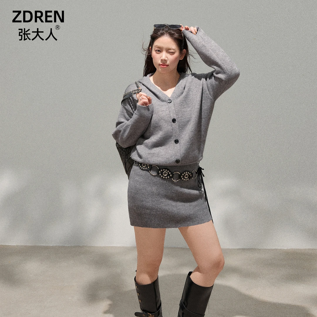 张大人【首尔冬日】大码女装微胖妹妹长袖连帽V领针织连衣裙