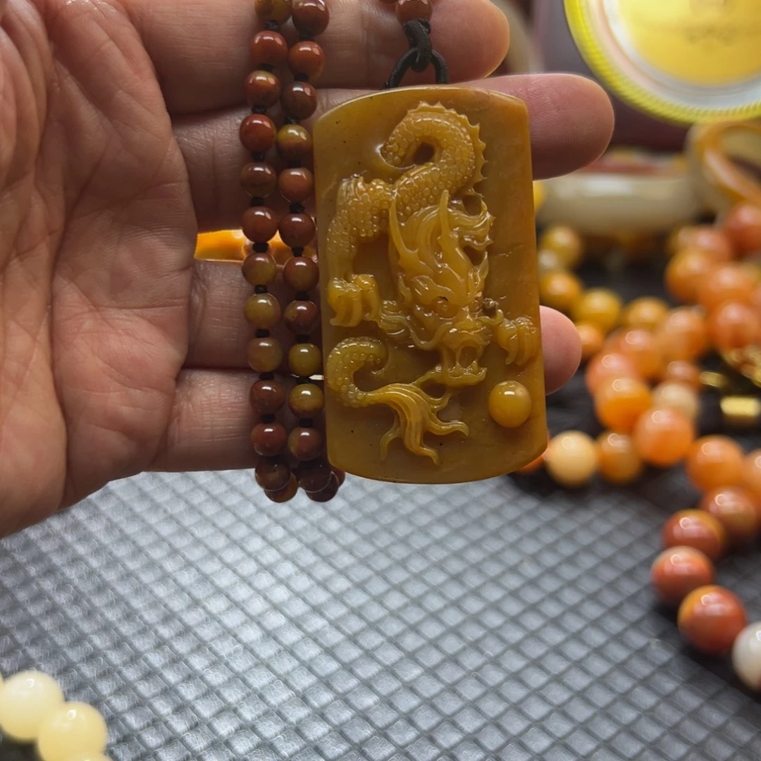 石英质玉未镶嵌颈饰