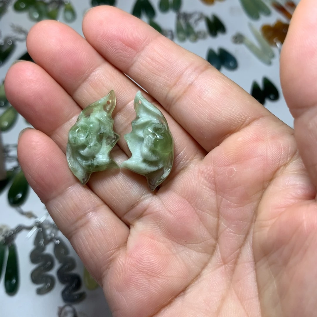 蛇纹石玉未镶嵌耳环