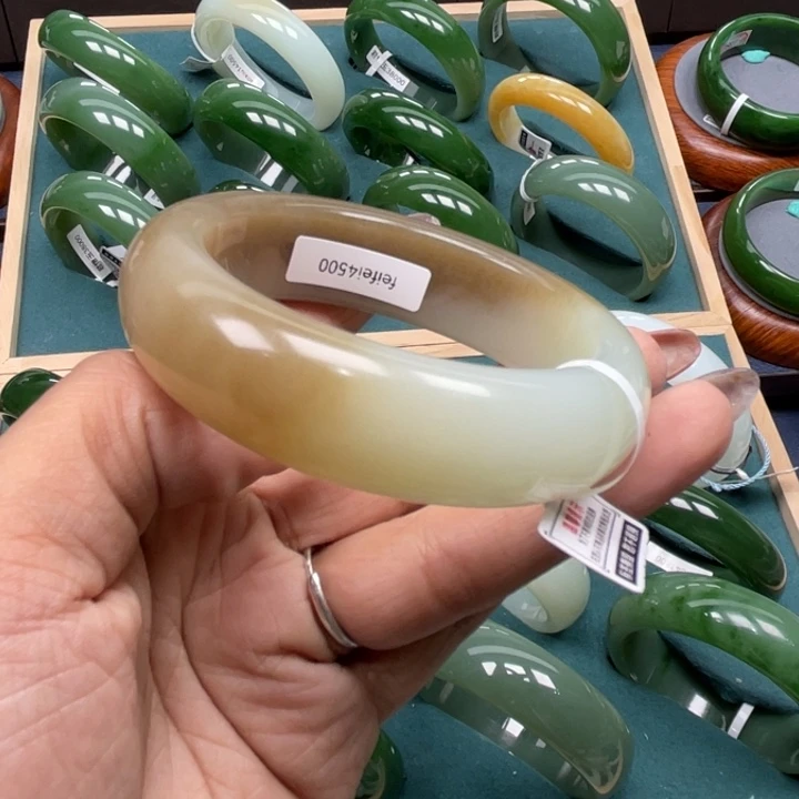 小***刀未镶嵌手镯和田玉