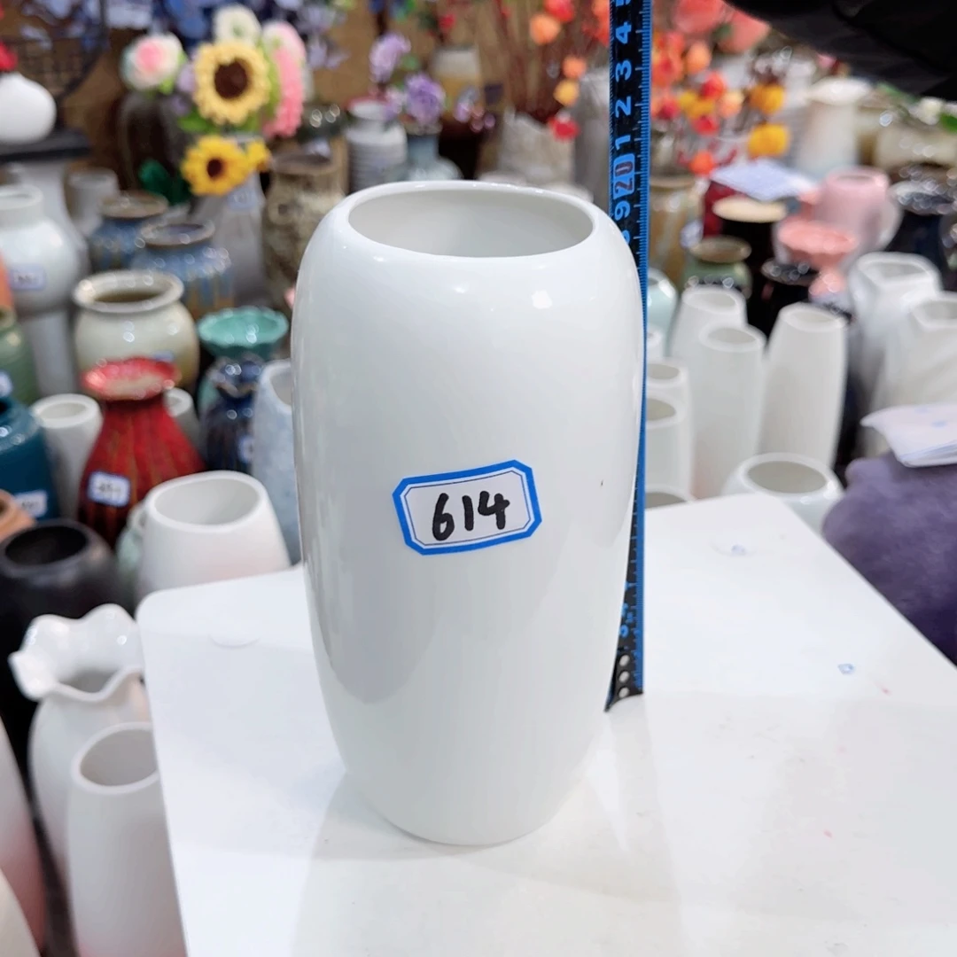 614号陶瓷高20厘米瑕疵一个