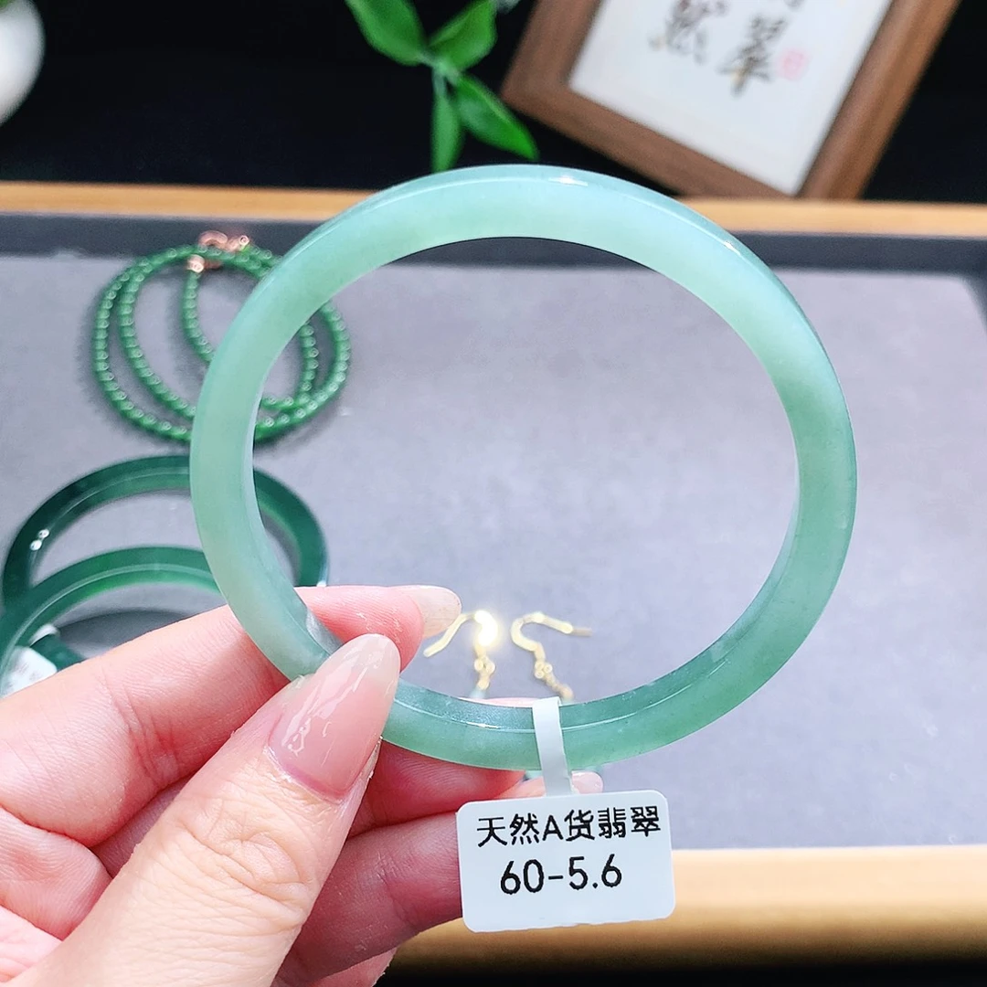 翡翠手镯（圆镯）未镶嵌