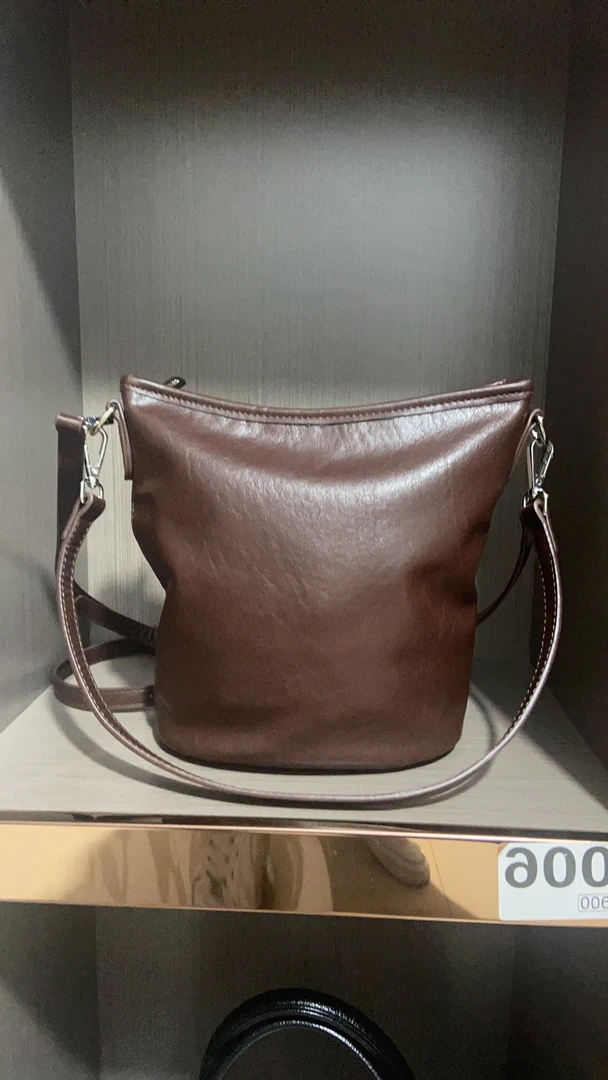 新款简约时尚百搭水桶托特女包20040