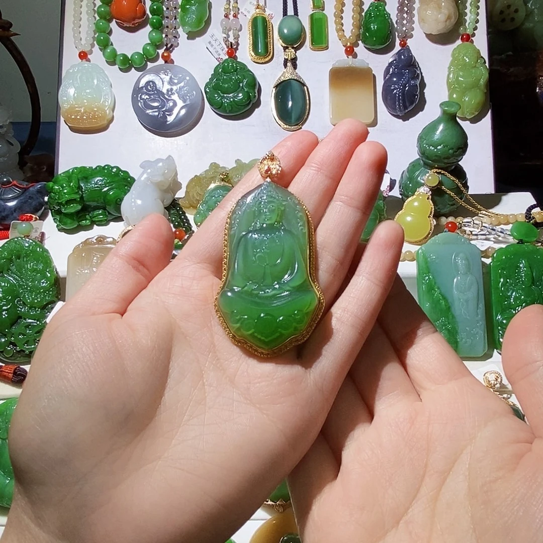 木***风和田玉18K金镶嵌颈饰