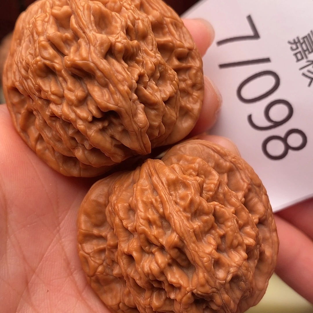 把件文玩核桃44.5粗筋虎头