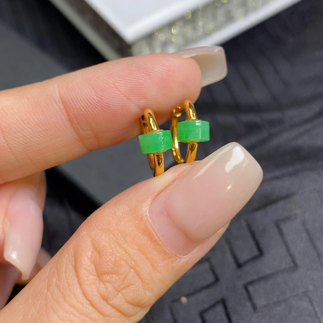 翡翠18K金镶嵌耳饰葱心绿顶珠耳包