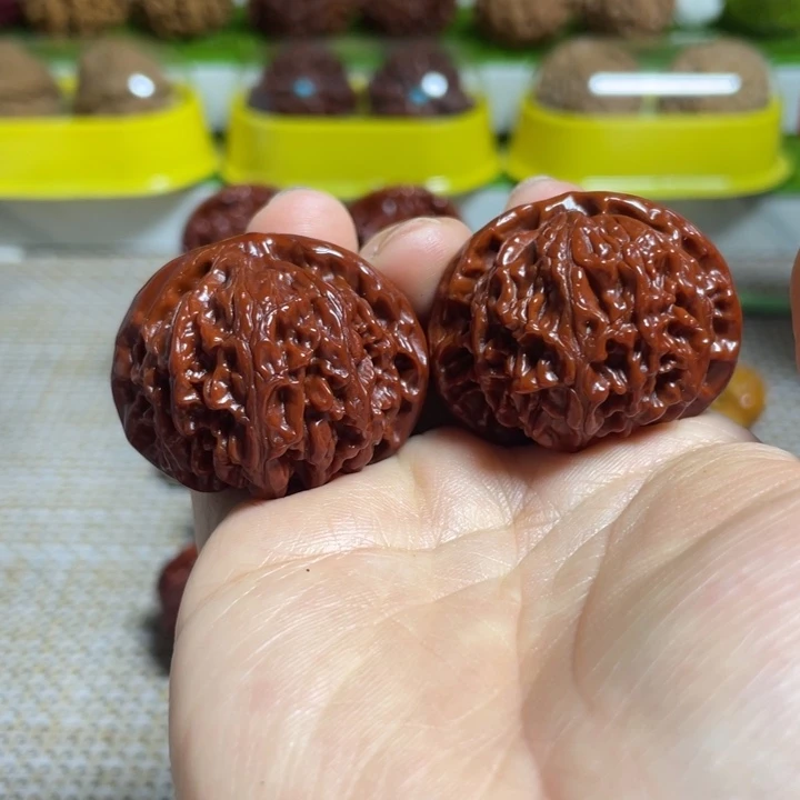 桃核把件38宫灯。