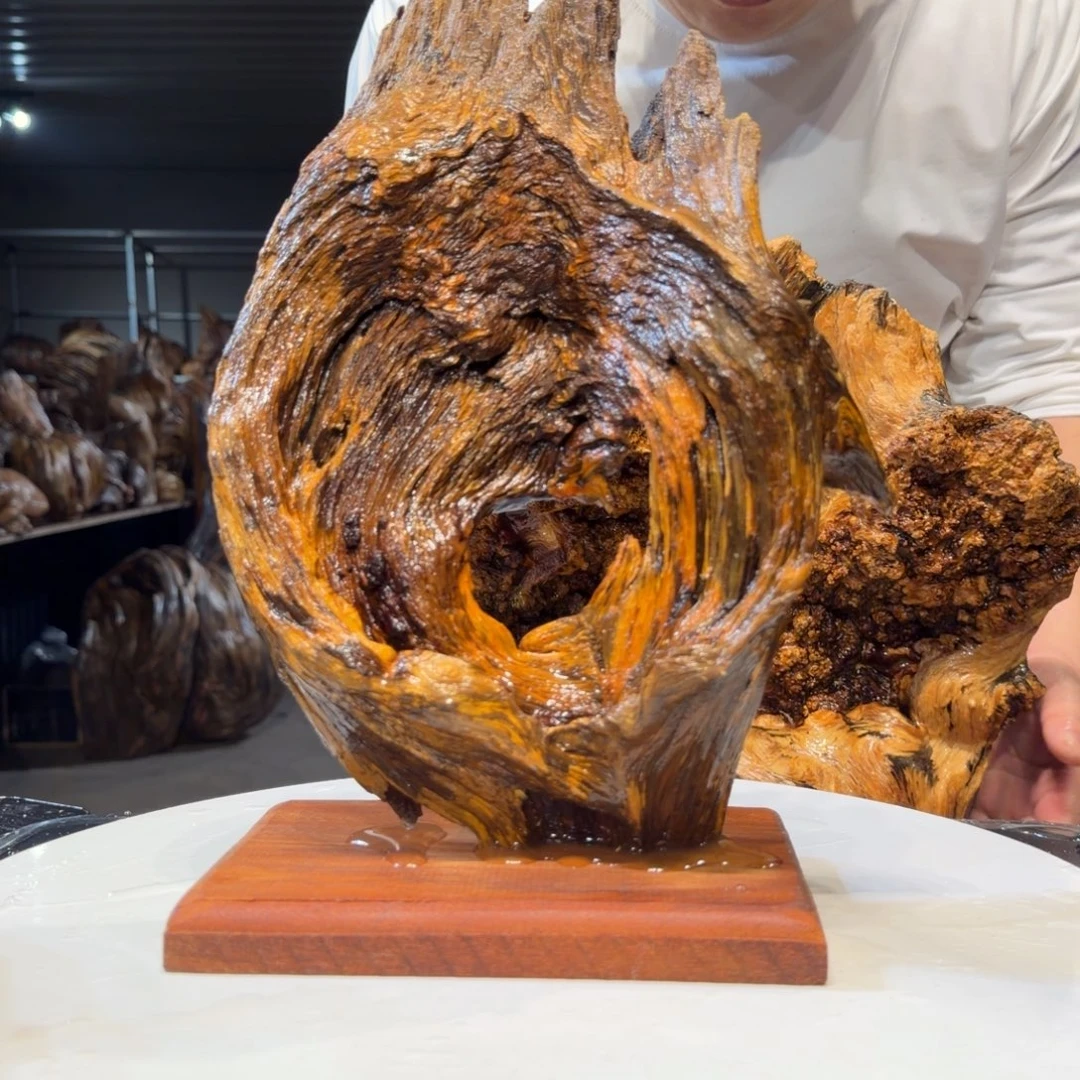 幸***8木王一刀琥珀木摆件103