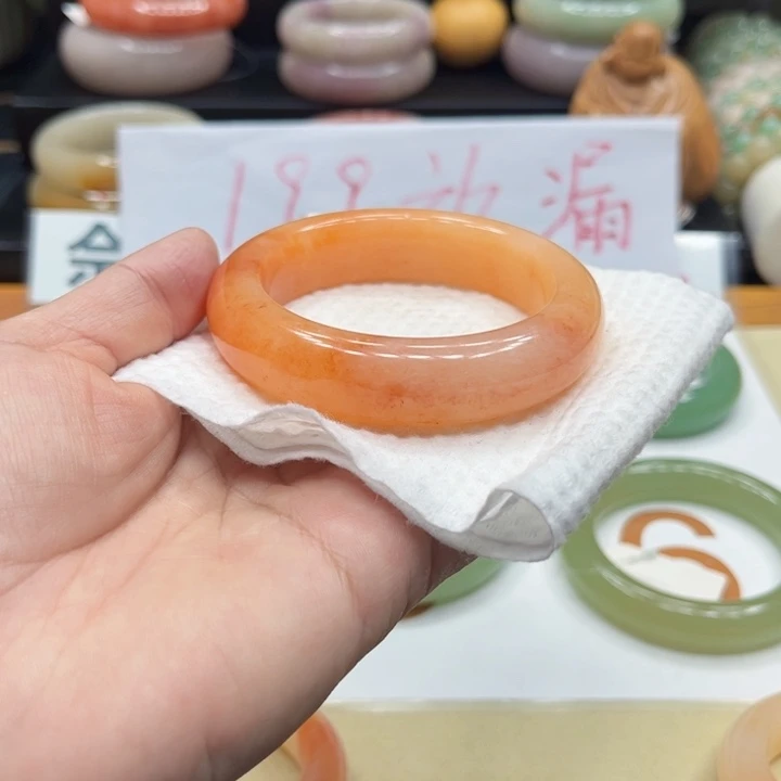 未镶嵌手镯石英质玉家**女