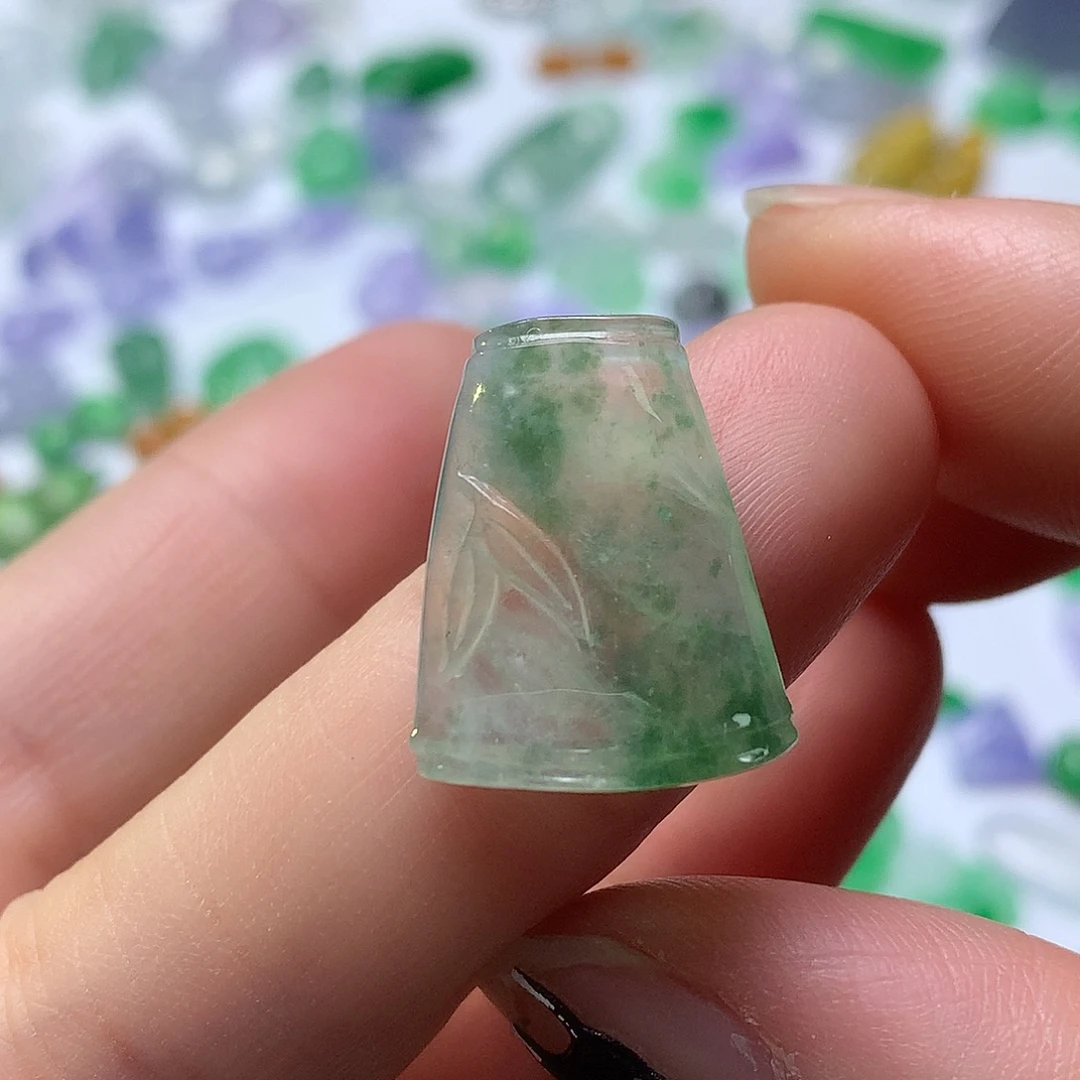 翡翠未镶嵌颈饰竹节