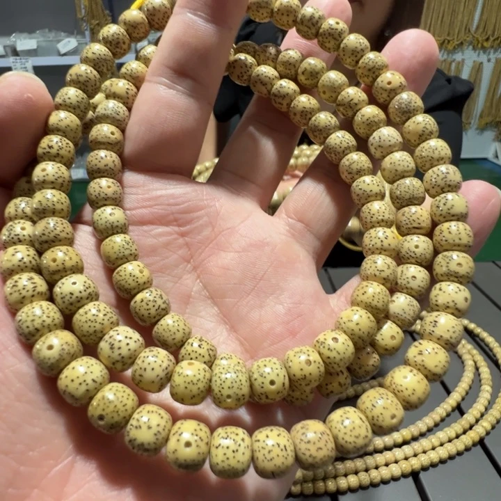 星月菩提手串鸡油黄9×8左右108颗