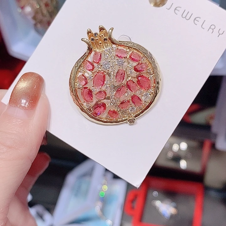 锆石铜合金石榴胸针