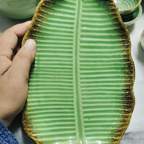 瓷片瓷片，各种摆件，均有瑕疵。沙锅！