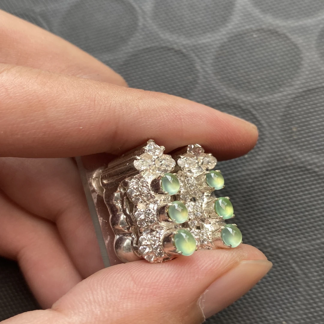 缅甸天然翡翠A货葡萄绿耳钉