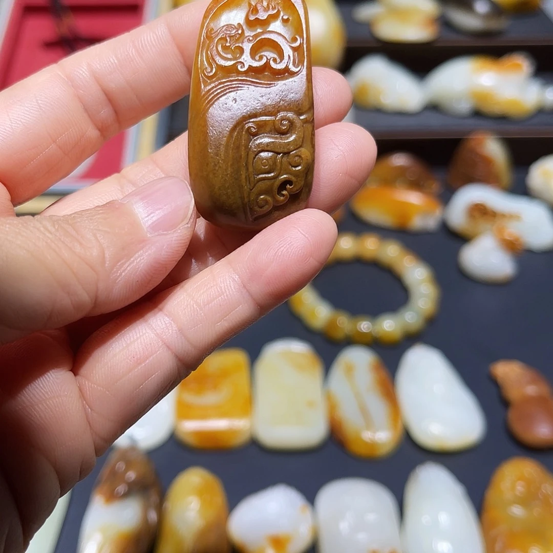 颈饰未镶嵌和田玉