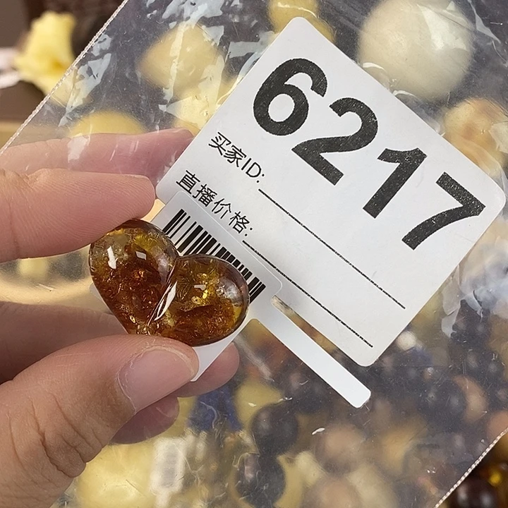 蜜蜡未镶嵌珠宝奇石