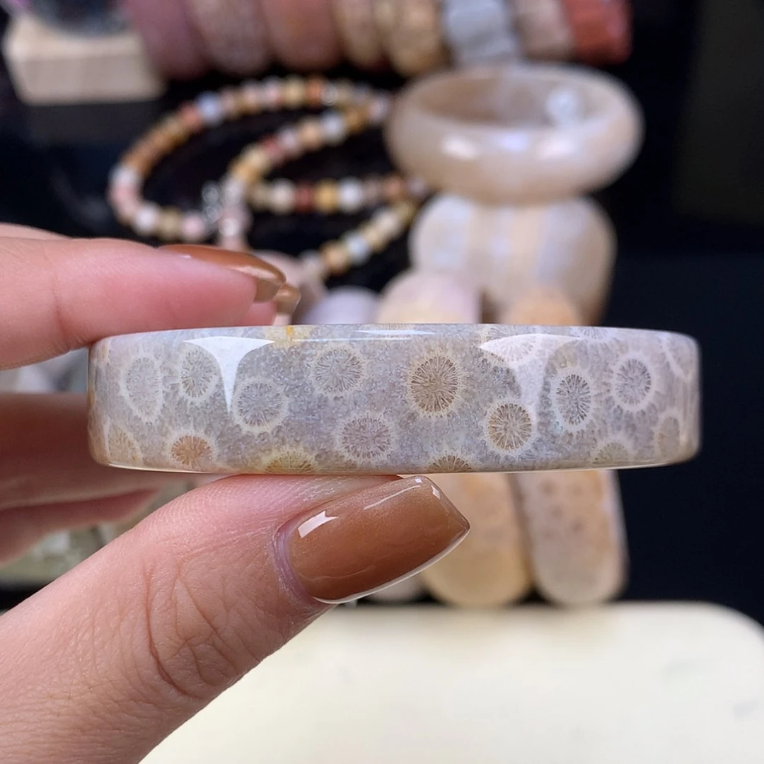 【闪购商品】颈饰未镶嵌硅化珊瑚（珊瑚玉）上新手镯54.4（20号）