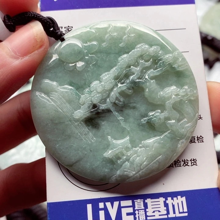 翡翠挂件未镶嵌翡翠