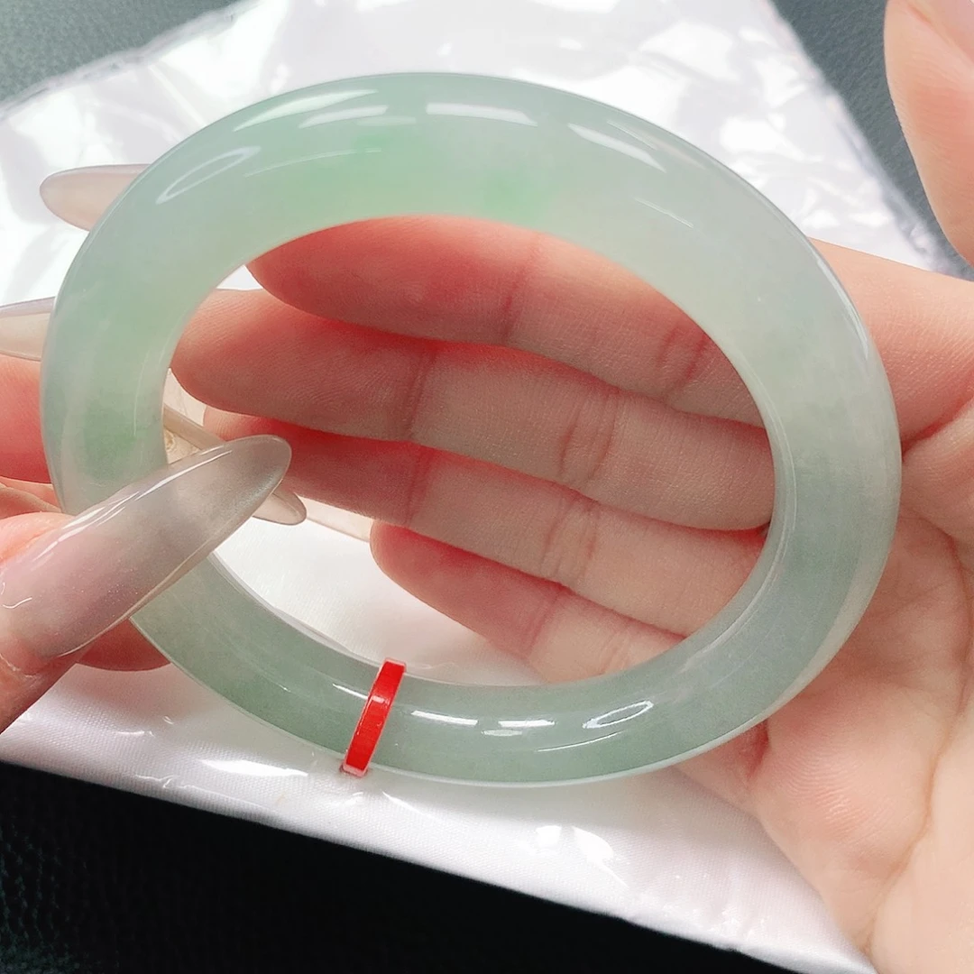 翡翠手镯未镶嵌56圈