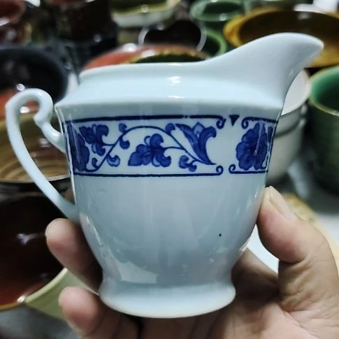 瓷片瓷片，各种摆件，均有瑕疵。沙锅！