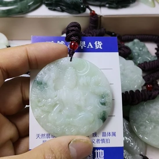 翡翠未镶嵌颈饰挂件