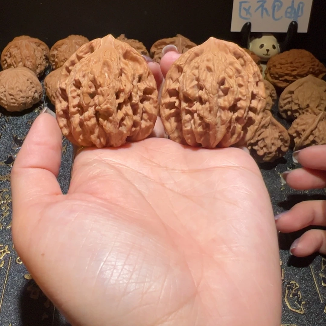 桃核把件虎头42手把件