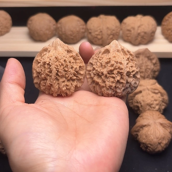 文玩核桃把件42.5满天星