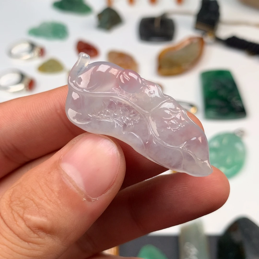 翡翠未镶嵌颈饰叶子