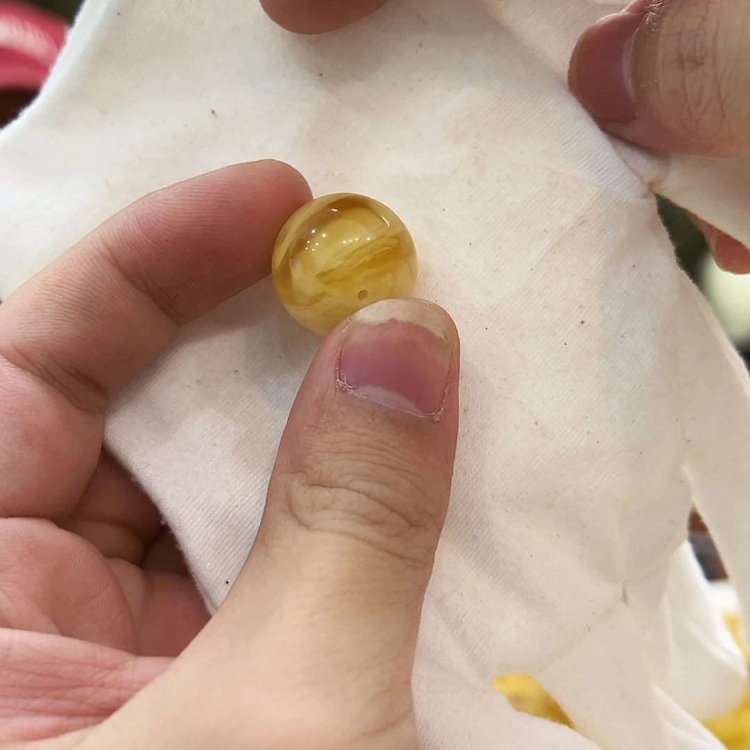 蜜蜡未镶嵌珠宝奇石