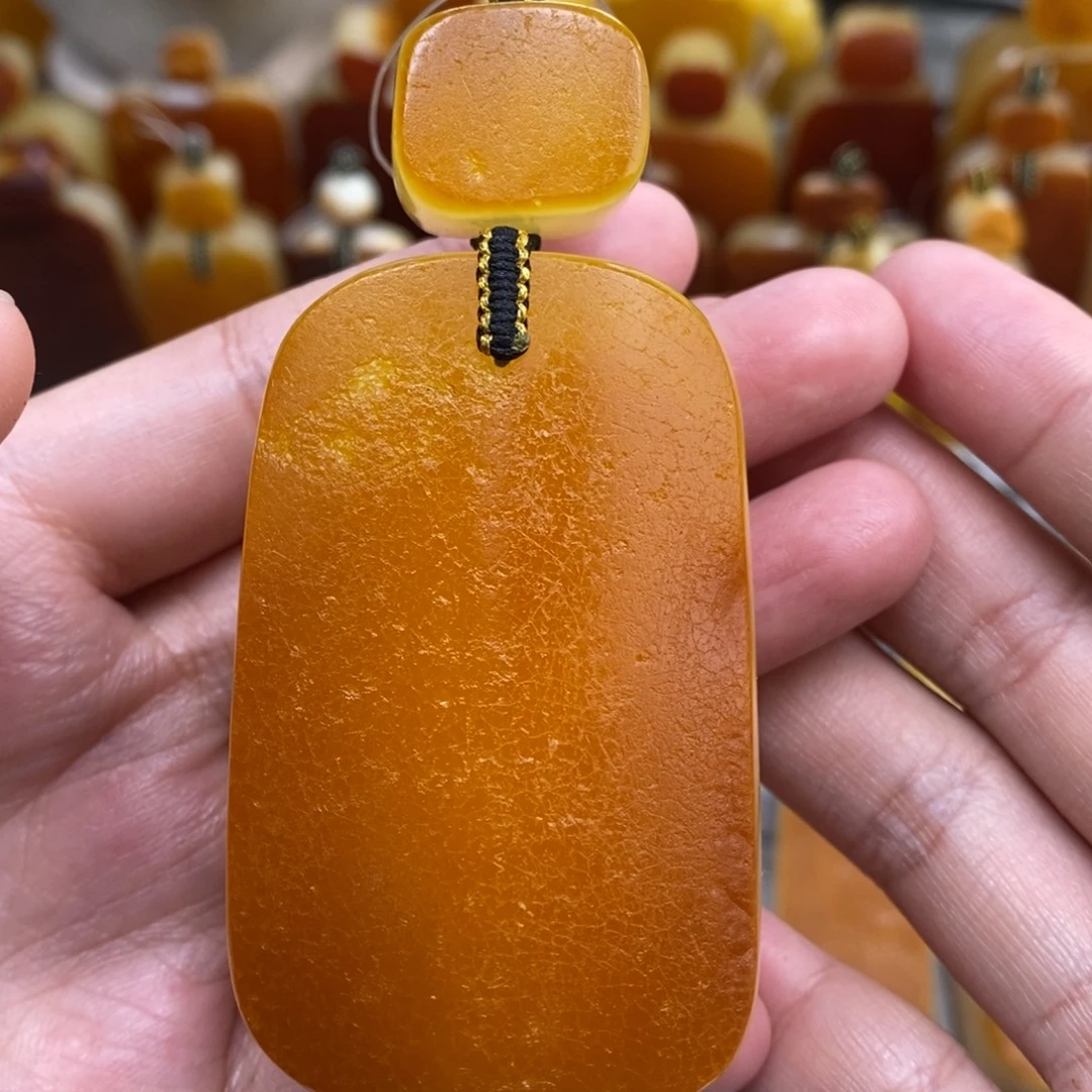 蜜蜡未镶嵌珠宝奇石