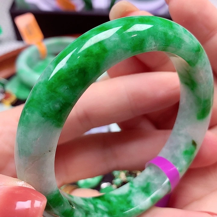 雪***！翡翠未镶嵌手镯翡翠手镯