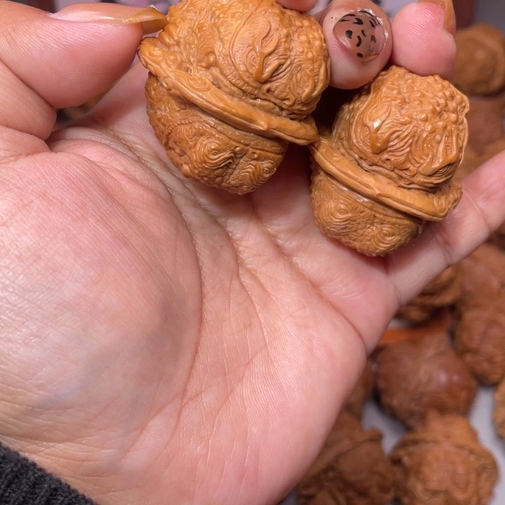 吊坠文玩核桃蛤蟆头雕刻的金蟾