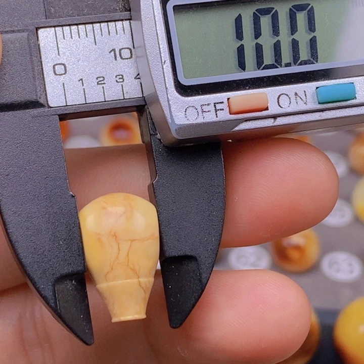 琥珀颈饰未镶嵌三通