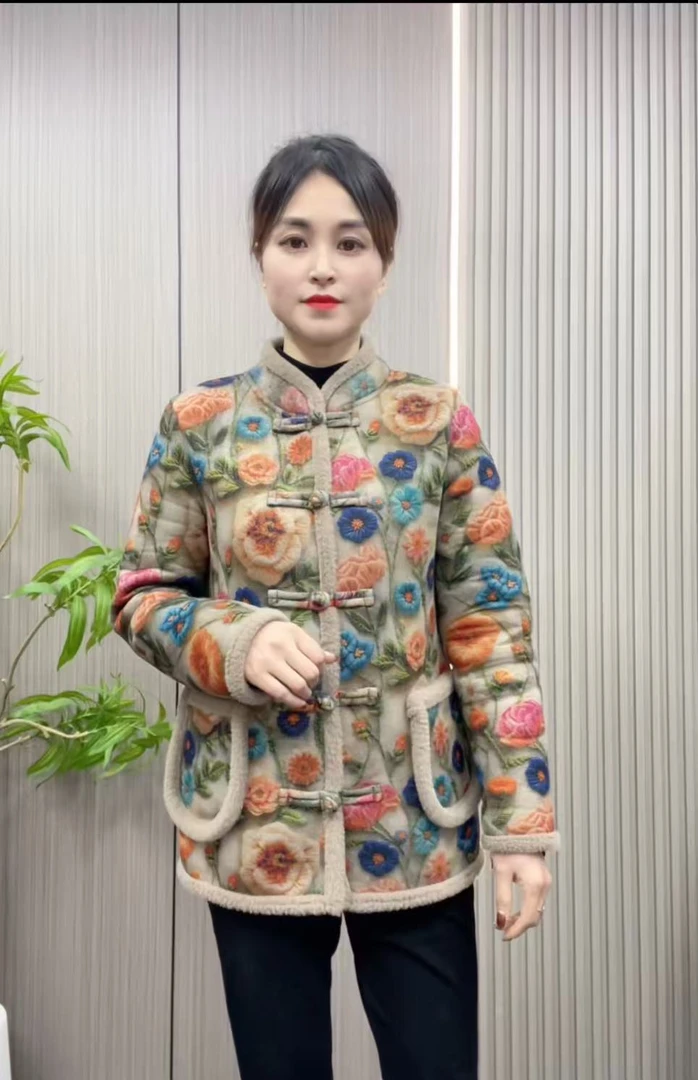 中老年女装加绒保暖外套时尚妈妈冬季加厚棉服